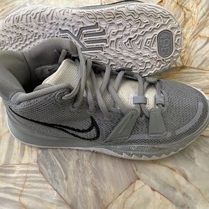 Nike Kyrie 7 big boys youth size 4.5 wolf grey